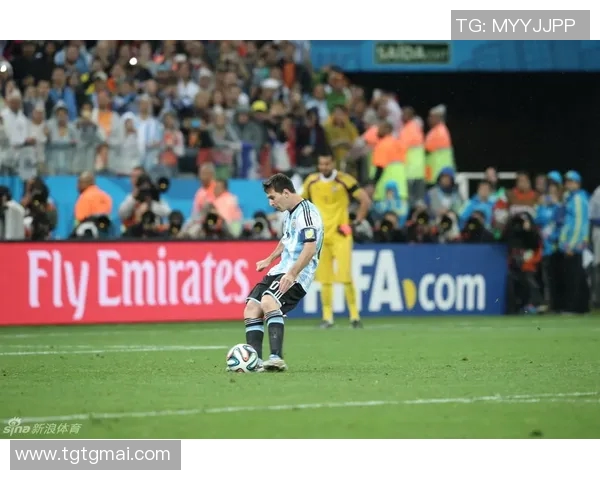 荷兰与阿根廷点球大战回顾：激烈对决中的心理博弈与精彩瞬间