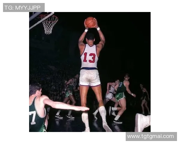 张伯伦与贾巴尔的传奇对决：篮球历史上的巅峰对抗与影响解析